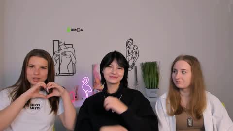 Snapshot of miraella chatting on September 23, 8:50 am Mira online show from September 23, 8:50 am