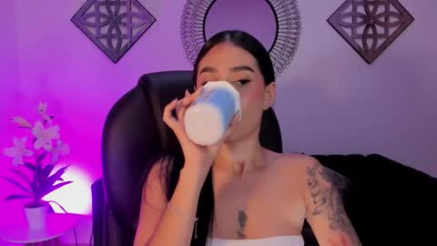 miranda_crawfor online show from March 14, 3:12 am