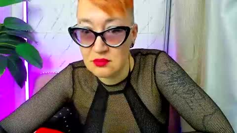 mirandagill online show from December 3, 8:49 am