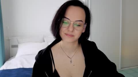 MiraSkyy online show from October 13, 12:05 pm