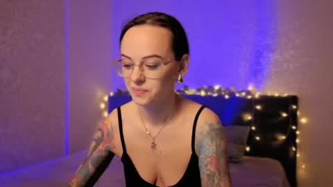 Snapshot of miraskyy chatting on May 5, 7:00 pm MiraSkyy online show from May 5, 7:00 pm