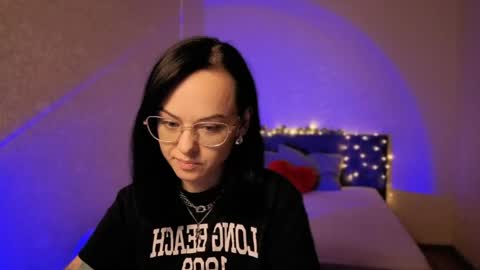 Snapshot of miraskyy chatting on June 2, 6:43 pm MiraSkyy online show from June 2, 6:43 pm
