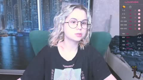 Kira online show from December 17, 3:39 am