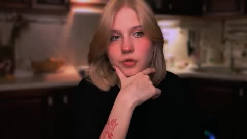 Snapshot of mirrameow chatting on November 9, 8:51 pm Mira online show from November 9, 8:51 pm