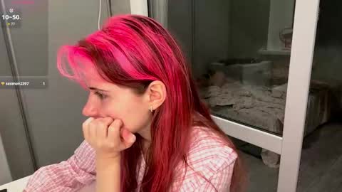 Molly online show from October 1, 5:30 pm