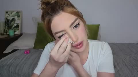 Snapshot of mishymoon chatting on April 20, 8:32 pm Elora online show from April 20, 8:32 pm