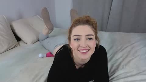 Snapshot of mishymoon chatting on April 21, 11:49 am Elora online show from April 21, 11:49 am