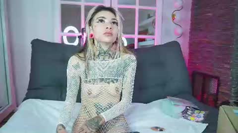 Snapshot of miss___angel chatting on June 13, 11:08 am miss___angel online show from June 13, 11:08 am
