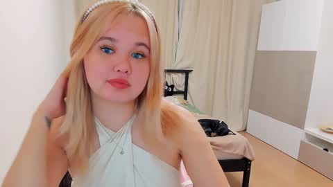 Snapshot of miss__selena chatting on December 27, 12:07 am miss__selena online show from December 27, 12:07 am