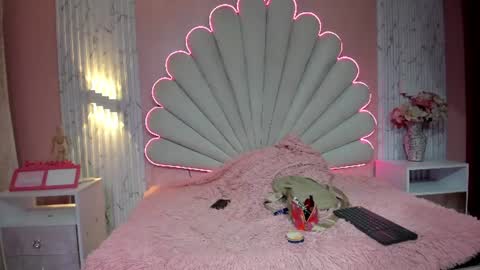 miss__star_ online show from June 18, 2:21 pm