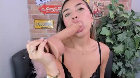 Zoe online show from October 6, 6:05 pm