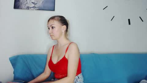 miss_blonde1 online show from May 22, 7:15 am