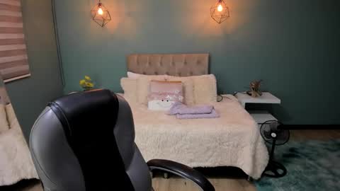 Cataleya online show from December 18, 11:49 am