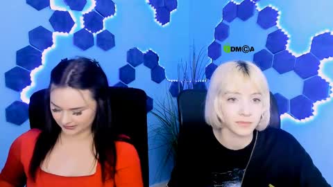 miss_courtney online show from April 7, 8:48 am