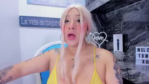 Snapshot of miss_danika chatting on January 16, 11:03 am Danika online show from January 16, 11:03 am