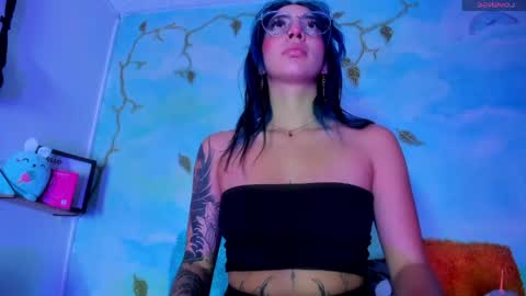 miss_evans_ online show from April 21, 1:07 am