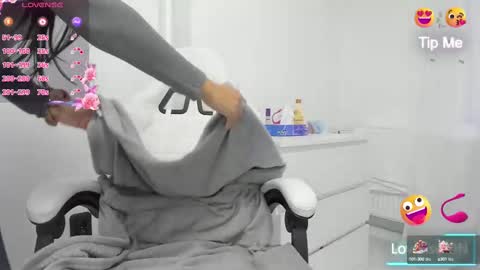 Snapshot of miss_garcia_ chatting on February 6, 7:02 am Miss Garcia online show from February 6, 7:02 am