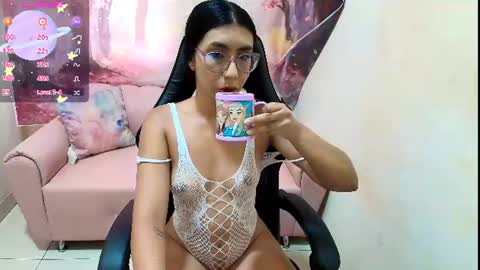 Snapshot of miss_helensexy chatting on June 25, 6:34 pm miss_helensexy online show from June 25, 6:34 pm