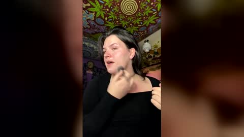 Snapshot of miss_honeypotpie chatting on January 13, 6:40 am miss_honeypotpie online show from January 13, 6:40 am