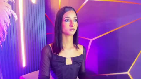 Snapshot of miss_isa19 chatting on May 11, 2:45 pm miss_isa19 online show from May 11, 2:45 pm