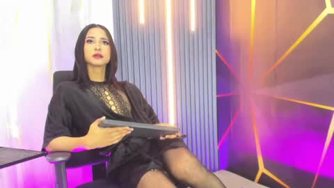 Snapshot of miss_isa19 chatting on May 18, 12:22 pm miss_isa19 online show from May 18, 12:22 pm