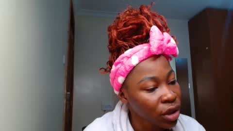 Snapshot of miss_kiarrafit chatting on December 4, 7:50 am Miss Kiarrafit online show from December 4, 7:50 am