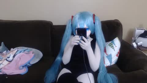 Snapshot of miss_kigu_miku chatting on December 7, 1:36 am Miku online show from December 7, 1:36 am