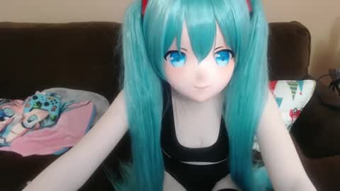 Snapshot of miss_kigu_miku chatting on December 9, 12:23 am Miku online show from December 9, 12:23 am