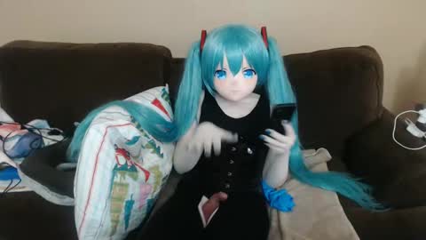 Snapshot of miss_kigu_miku chatting on December 12, 11:58 pm Miku online show from December 12, 11:58 pm