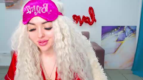 Snapshot of miss_kiten chatting on February 17, 8:15 pm miss_kiten online show from February 17, 8:15 pm