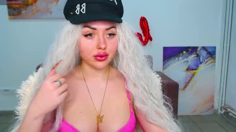 Snapshot of miss_kiten chatting on March 12, 12:26 pm miss_kiten online show from March 12, 12:26 pm