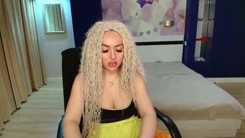 miss_kiten online show from November 9, 8:40 pm