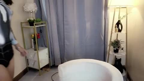 miss_kyrstyn online show from April 20, 3:59 pm
