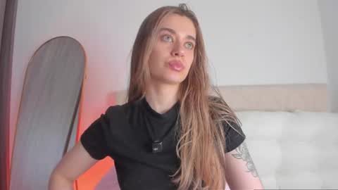 Snapshot of miss_lanaa chatting on July 1, 12:45 am Alana online show from July 1, 12:45 am