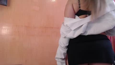 Snapshot of miss_lilieth chatting on February 21, 12:50 pm lilieth online show from February 21, 12:50 pm