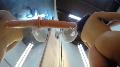 mia online show from November 29, 1:08 am