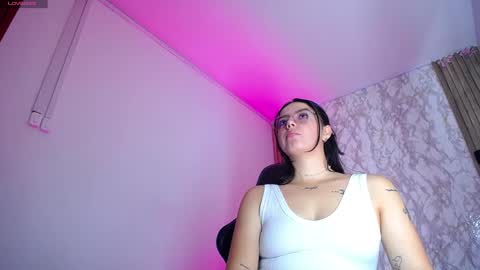 Snapshot of miss_merlin_ chatting on April 19, 4:23 am Merlin online show from April 19, 4:23 am