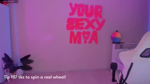 Snapshot of miss_mia_meow chatting on December 23, 8:57 pm Mamma Mia online show from December 23, 8:57 pm
