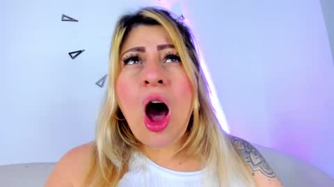  Miss Pawi online show from December 14, 3:29 am