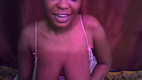 Snapshot of miss_rihanna2 chatting on October 22, 5:02 pm miss_rihanna2 online show from October 22, 5:02 pm