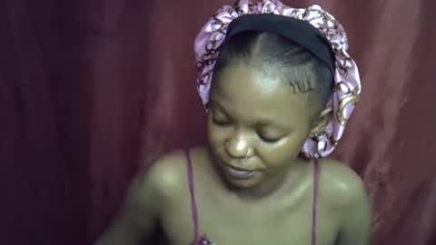 Snapshot of miss_rihanna2 chatting on December 14, 8:24 pm miss_rihanna2 online show from December 14, 8:24 pm