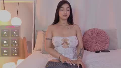 Snapshot of miss_ross_ chatting on July 19, 1:48 pm onlyfanskataleyaross online show from July 19, 1:48 pm