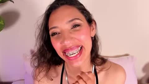 Miss Veronica online show from March 11, 2:01 pm