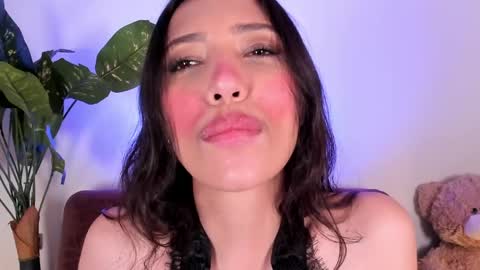 Miss Veronica online show from April 10, 1:27 pm