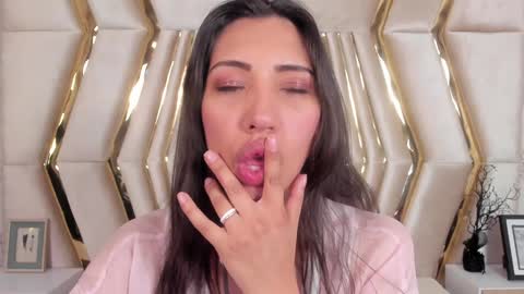 Veronica summer  7AM to 1500 PM hour GMT-5 online show from December 12, 5:59 pm