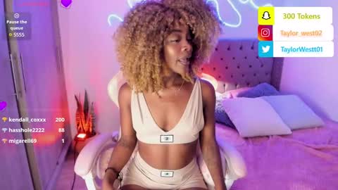 Snapshot of miss_west chatting on December 5, 8:33 am Tay Tay Independent Model   online show from December 5, 8:33 am