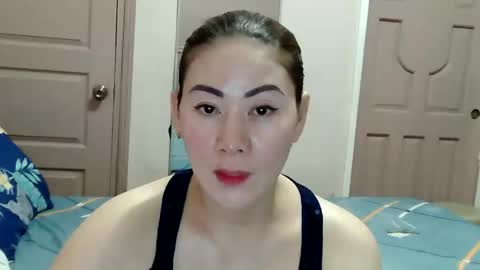 HOT MOMMY ZEPHYR online show from February 22, 11:31 am