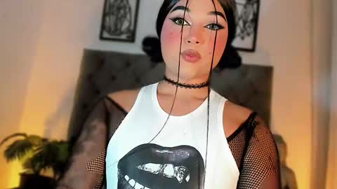 miss_zz online show from March 23, 6:45 pm