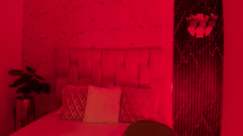 Snapshot of missakamee_420 chatting on February 23, 7:11 pm violeta online show from February 23, 7:11 pm