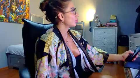 Alesyamuscledoll online show from May 5, 8:06 pm